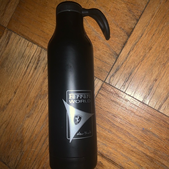 Scuderia Ferrari world Dubai stainless steel Bottle Black - Picture 3 of 6